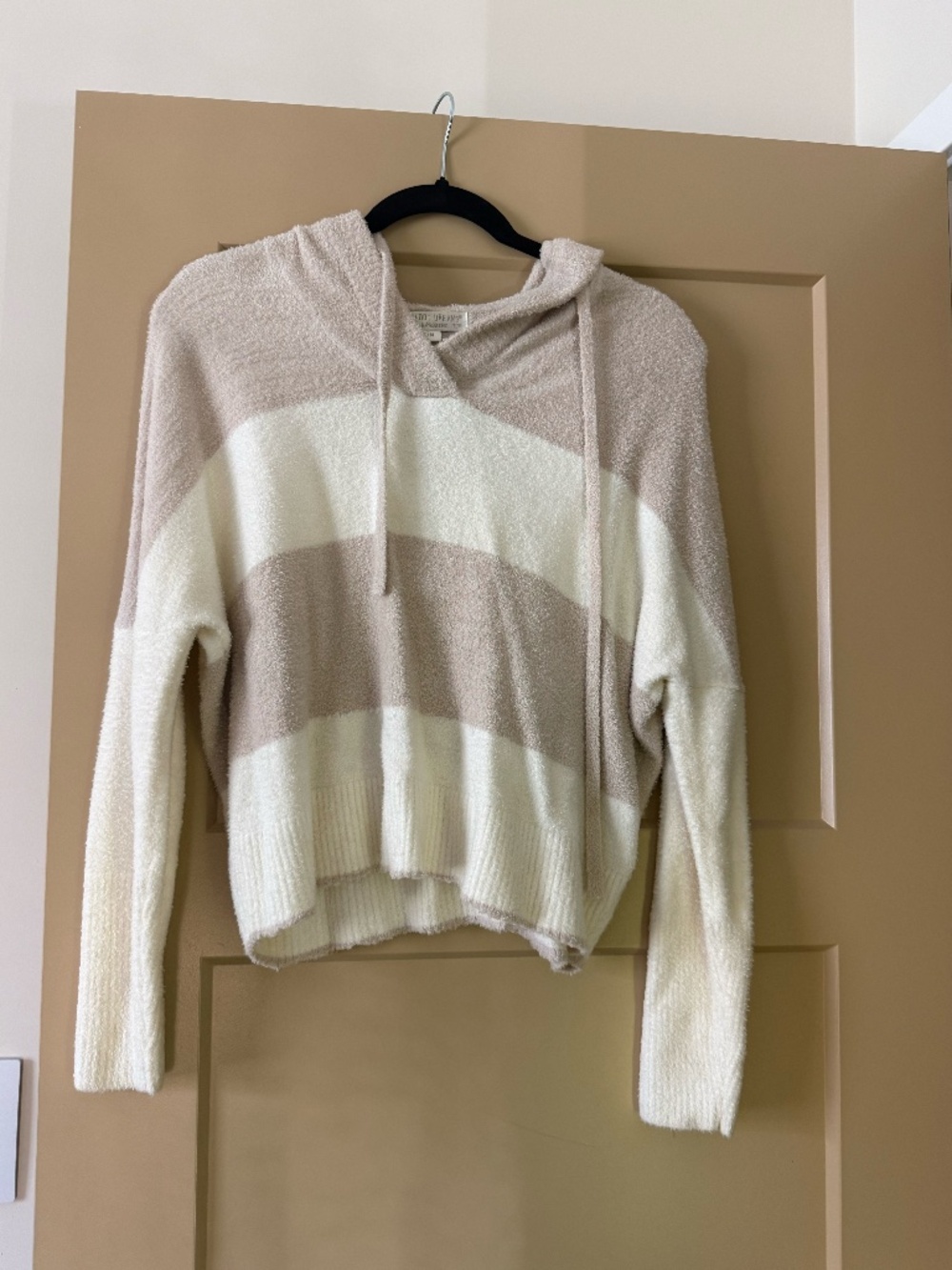 Barefoot dreams pullover hoodie